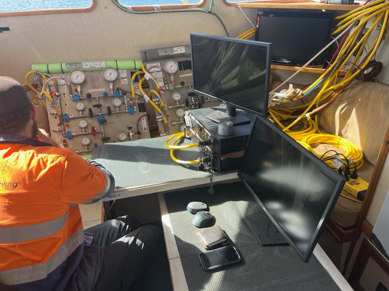 Dive control and monitoring station on board